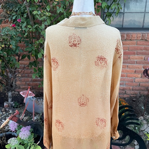 Katherine Kelly Collections • Size 12 • 100% Silk • Brwon/Gold • Floral • Blouse - Picture 5 of 15